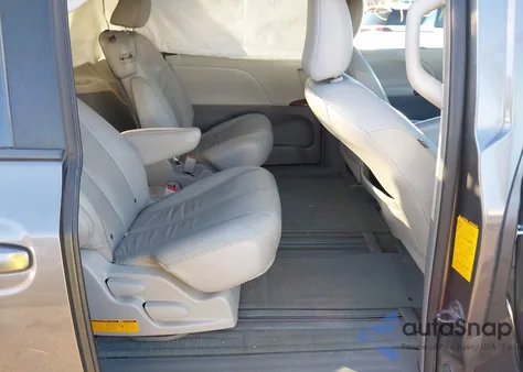 2011 Toyota Sienna Xle V6 из США, поврежденный, VIN 5TDYK3DC9BS155391